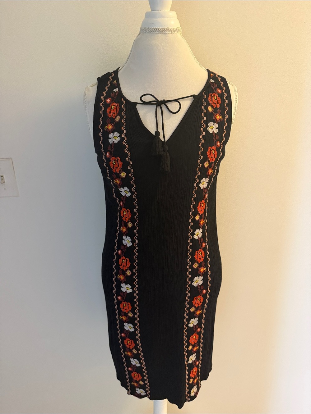 Old Navy Black Sleeveless Embroidered Tassel Shift Dress Sz Med
